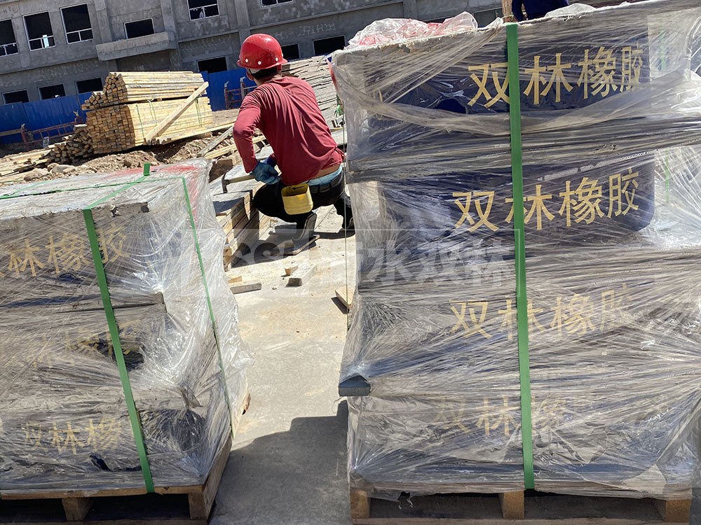 建筑水平力分散力型隔震支座