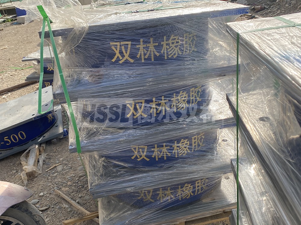 抗震减振支座 LRB1500隔震支座多少钱 水平分散型隔震支座厂家